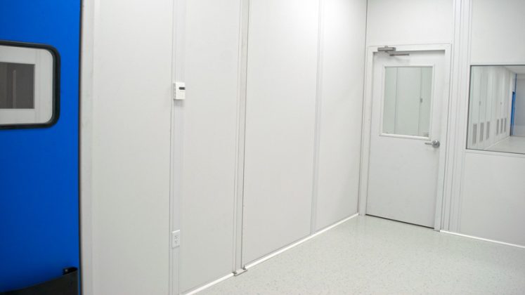 cleanroom-doors-entrances-pharma-doors-iso-7